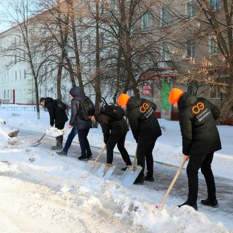 Уборка снега с крыш и территорий в Каменке